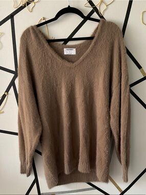 Old Navy Women's V-Neck Fuzzy Knit Sweater in Taupe Brown